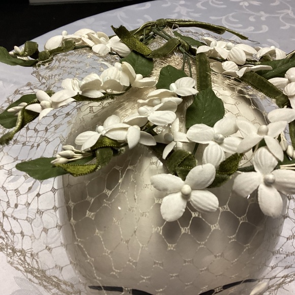 Flowered NETTED   beautiful vintage hat white flowers - Picture 2 of 8